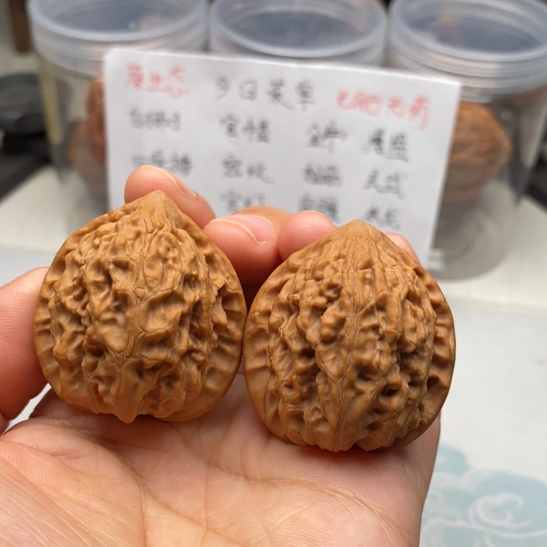 文玩核桃吊坠36金牛