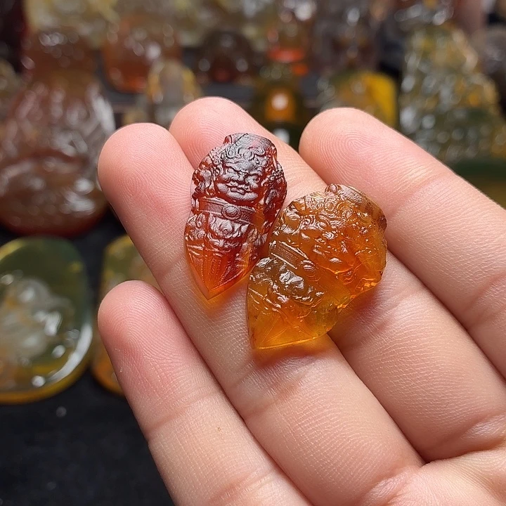琥珀未镶嵌颈饰30