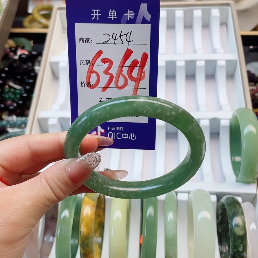 未镶嵌岫玉手镯111
