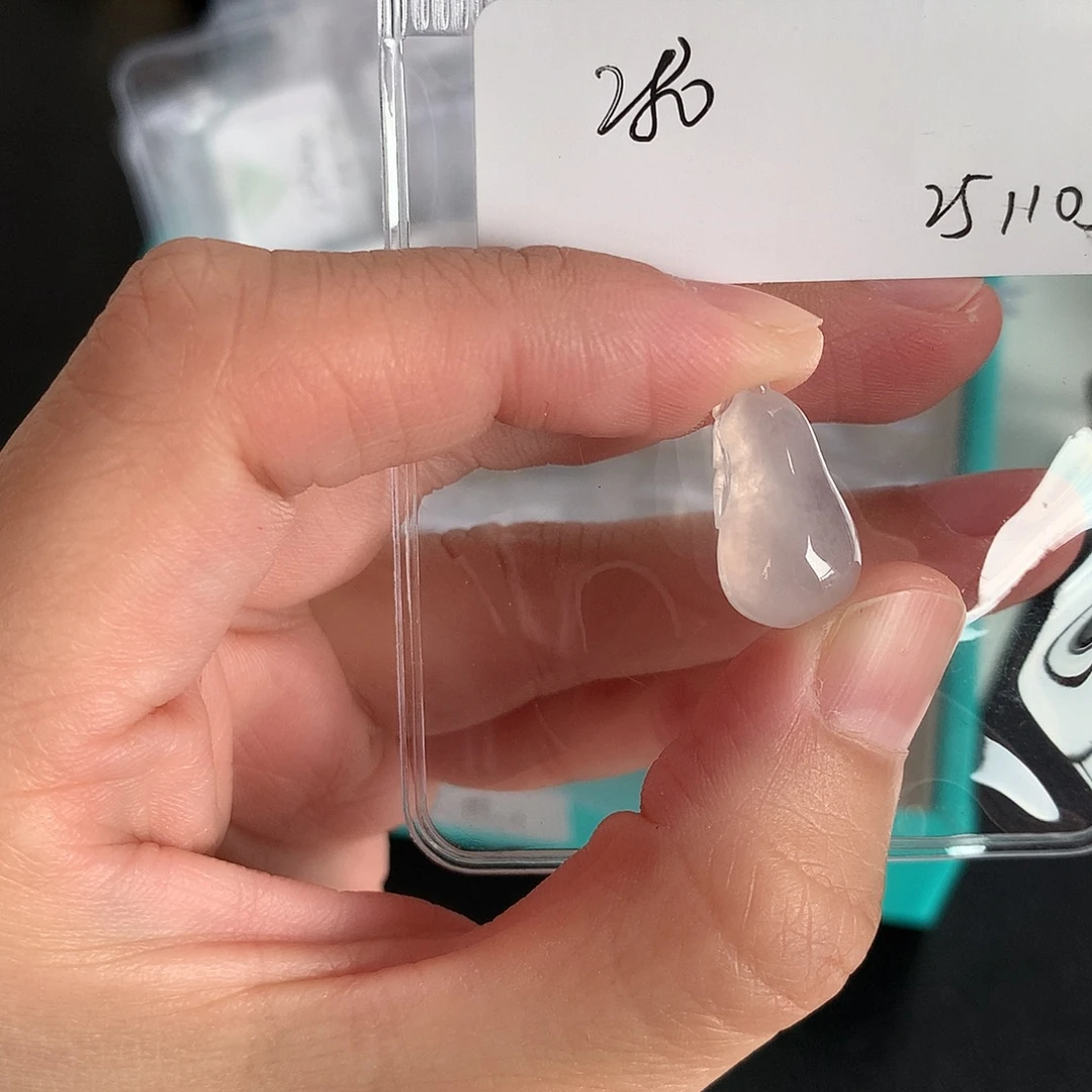 翡翠未镶嵌颈饰瓜