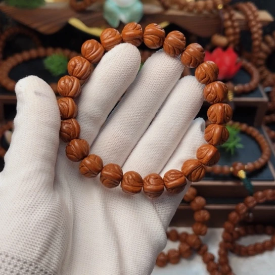 吊坠桃核12玉龙脊手串