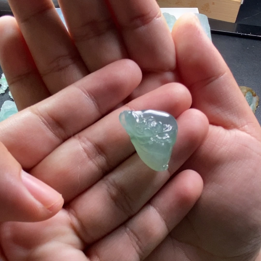 定制翡翠未镶嵌荷花