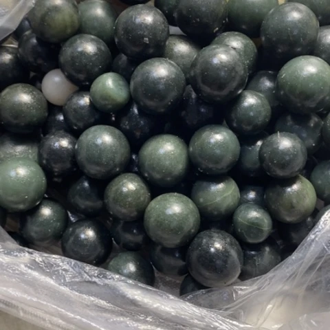 透闪石质玉未镶嵌挂件