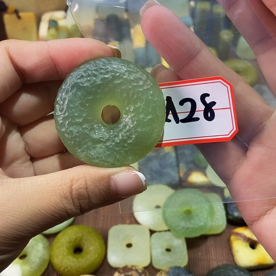蛇纹石玉未镶嵌挂件一**往
