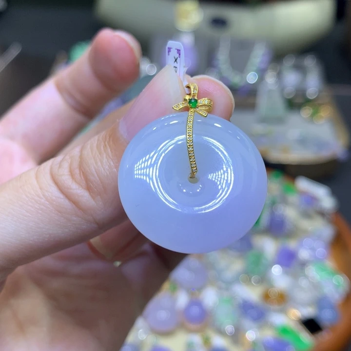 颈饰18K金镶嵌翡翠