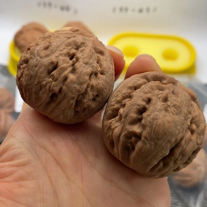 文玩核桃吊坠40霸王龙