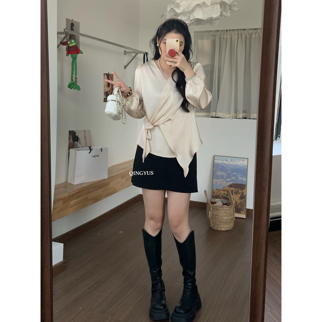 QINGYUS-气质不规则缎面衬衫V领正肩修身小香风显瘦大码微胖女装