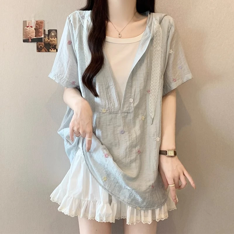 大码遮肚子假两件拼接连帽短袖衬衫女夏季胖妹妹宽松显瘦刺绣上衣