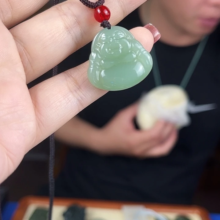 颈饰未镶嵌和田玉（碧玉）