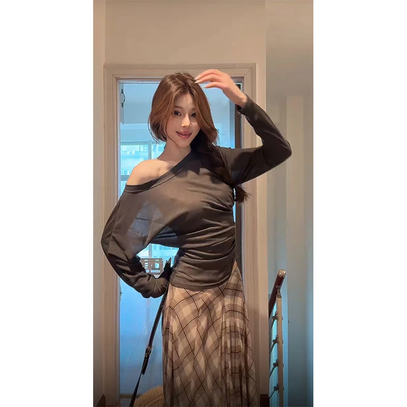 夏季2025新款显瘦修身上衣女斜肩防晒罩衫女配垂感格纹半身长裙