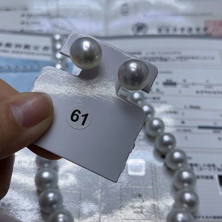 18K金镶嵌海水珍珠耳饰