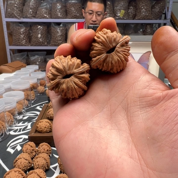 文玩核桃吊坠汉高楼