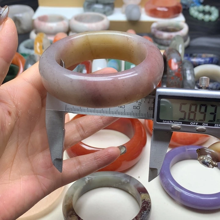 未镶嵌手镯石英质玉