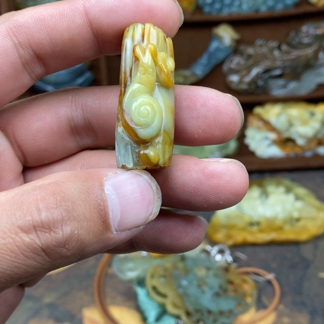 蛇纹石玉未镶嵌吊坠(赠链)