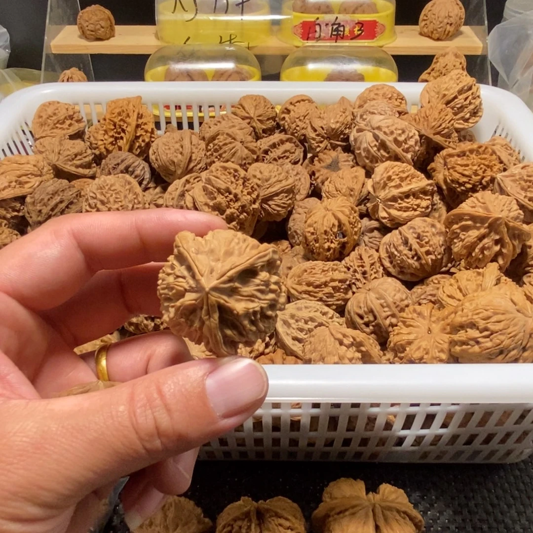 伊***袁吊坠文玩核桃核桃异形单只异形