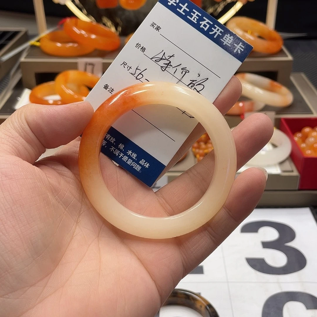 未镶嵌石英质玉（黄龙玉）手镯