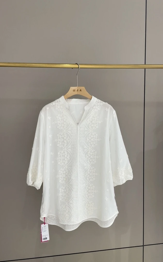 胖人坊刺绣衬衫4640衣长76