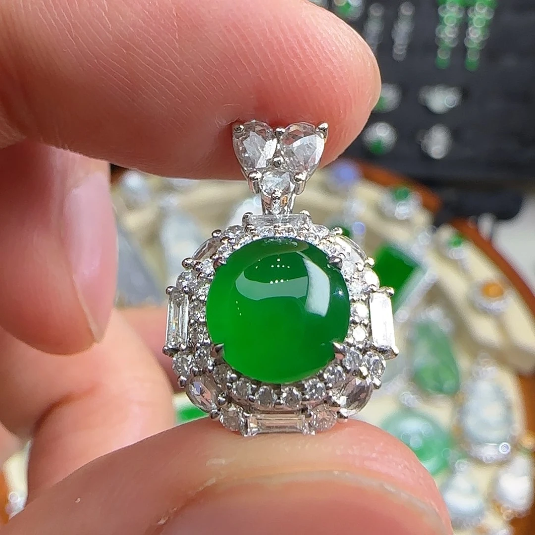 颈饰18K金镶嵌翡翠天然翡翠