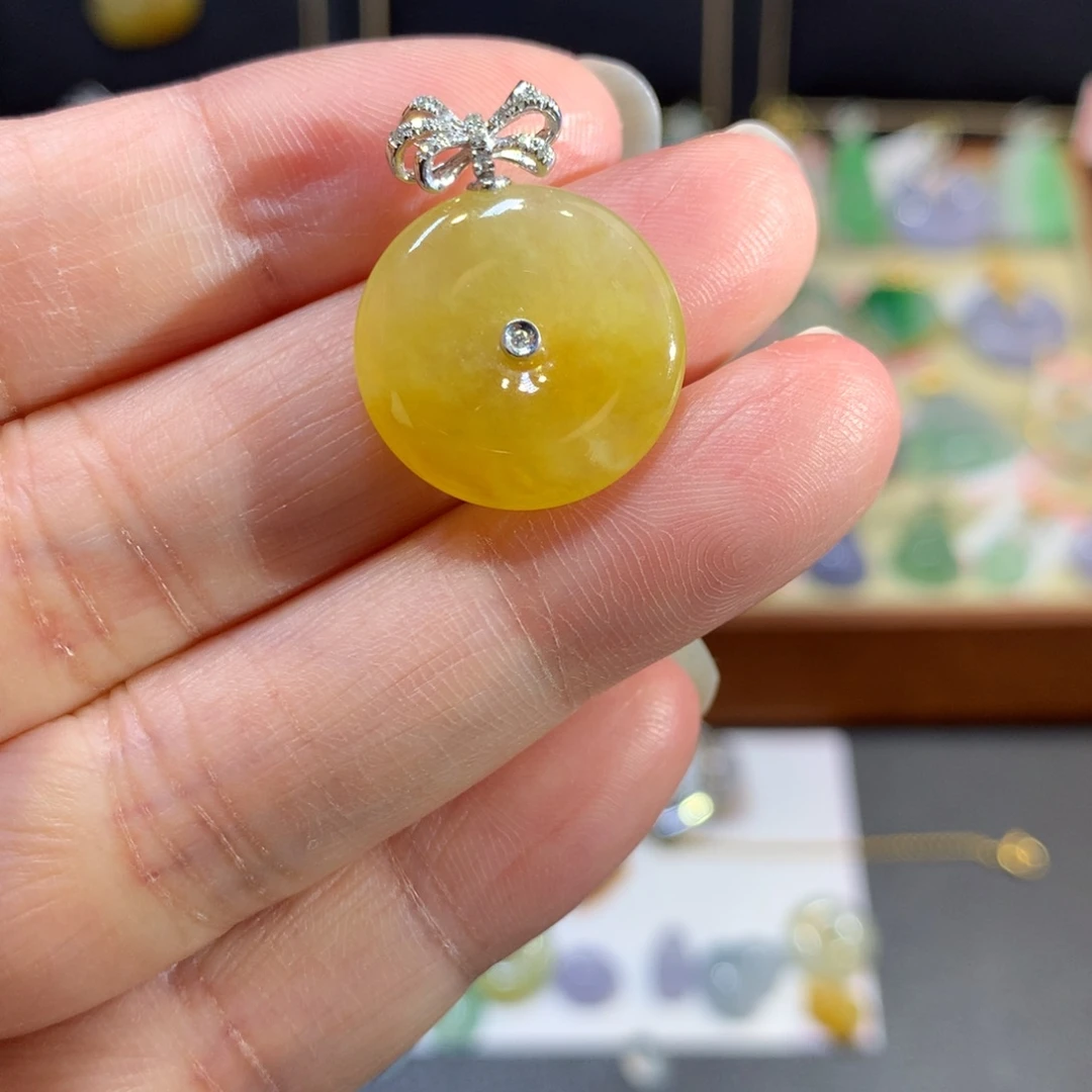 翡翠18K金镶嵌颈饰