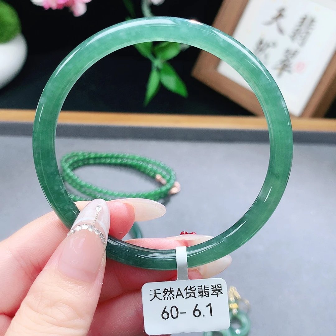 翡翠手镯（圆镯）未镶嵌