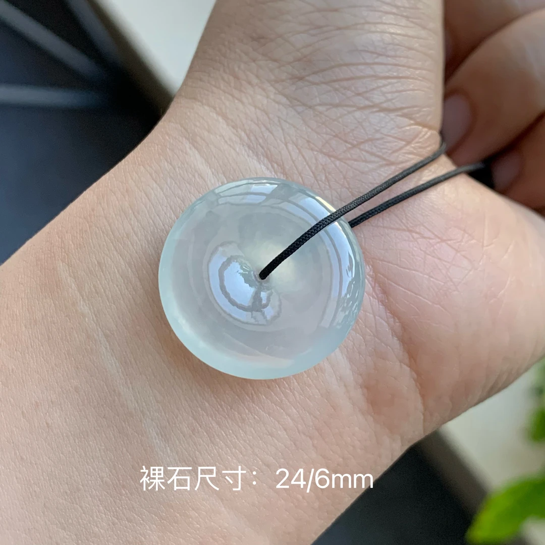 翡翠颈饰正冰起光底子干净细腻形体厚实饱满翡翠白冰平安扣翡翠