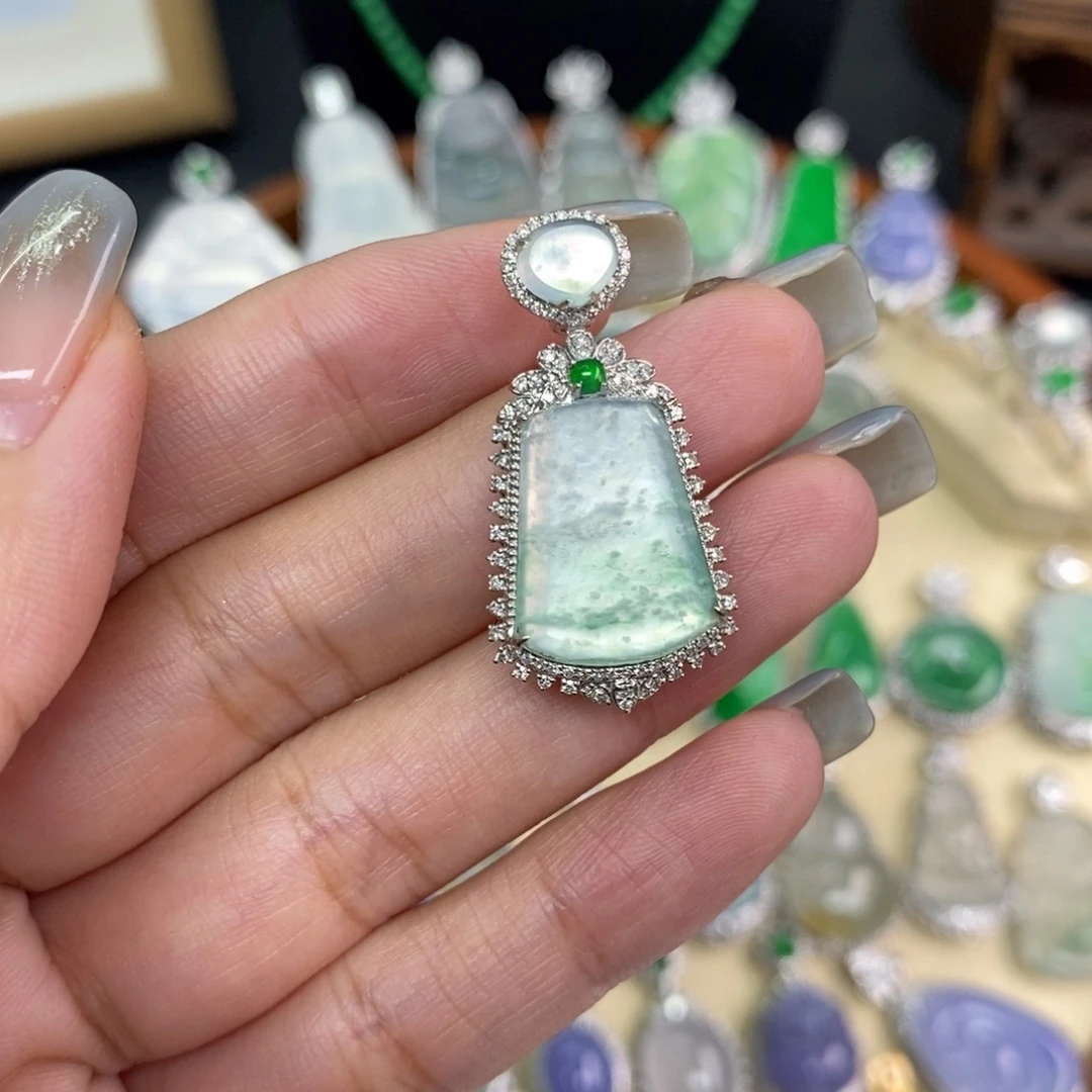 翡翠18K金镶嵌颈饰A货翡翠