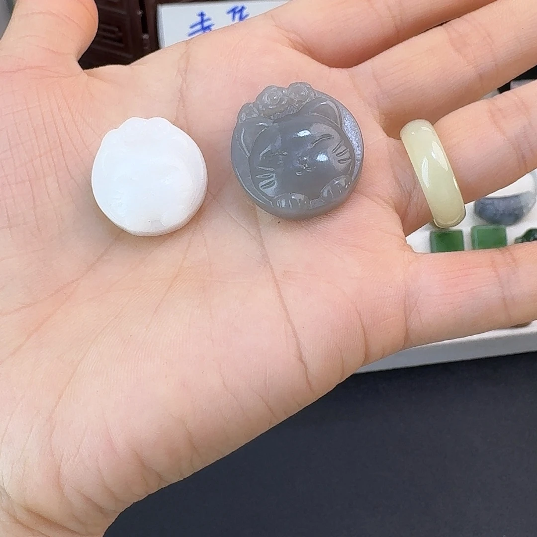 V***…和田玉未镶嵌珠宝半成品