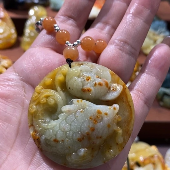 蛇纹石玉未镶嵌颈饰