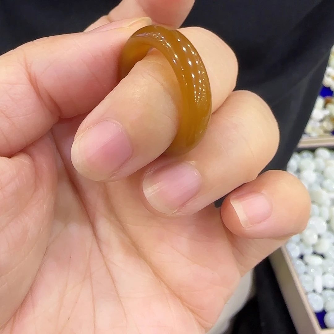 发***火和田玉未镶嵌颈饰