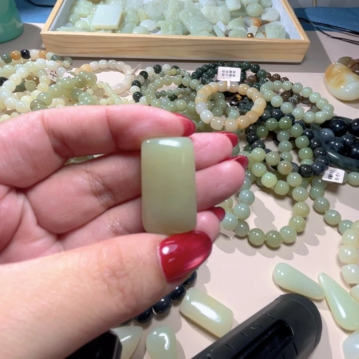 未镶嵌和田玉（糖玉）珠宝半成品