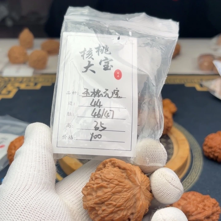 文玩核桃把件徐***?玉枕238