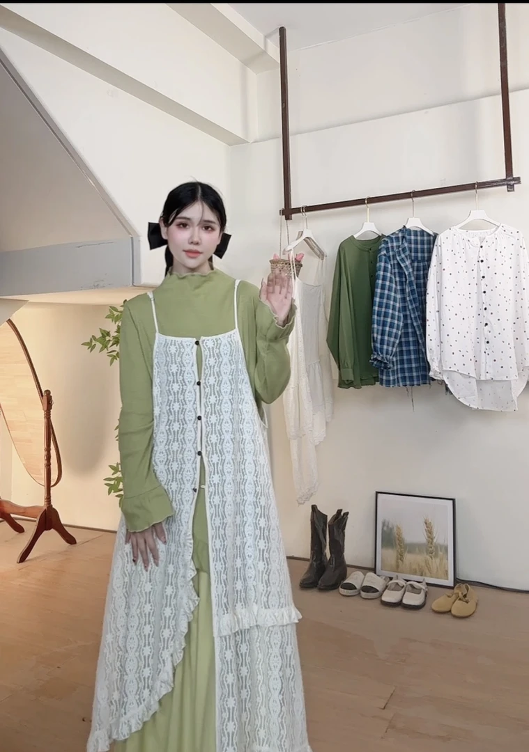 奶油慕斯 蕾丝拼接吊带开衫连衣裙