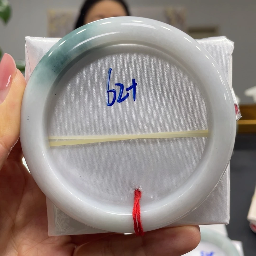 翡翠未镶嵌手镯翡翠