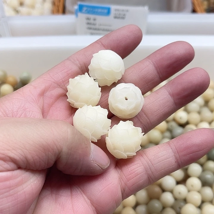 白玉菩提吊坠瑕疵莲花2颗卡灯牌宠3颗