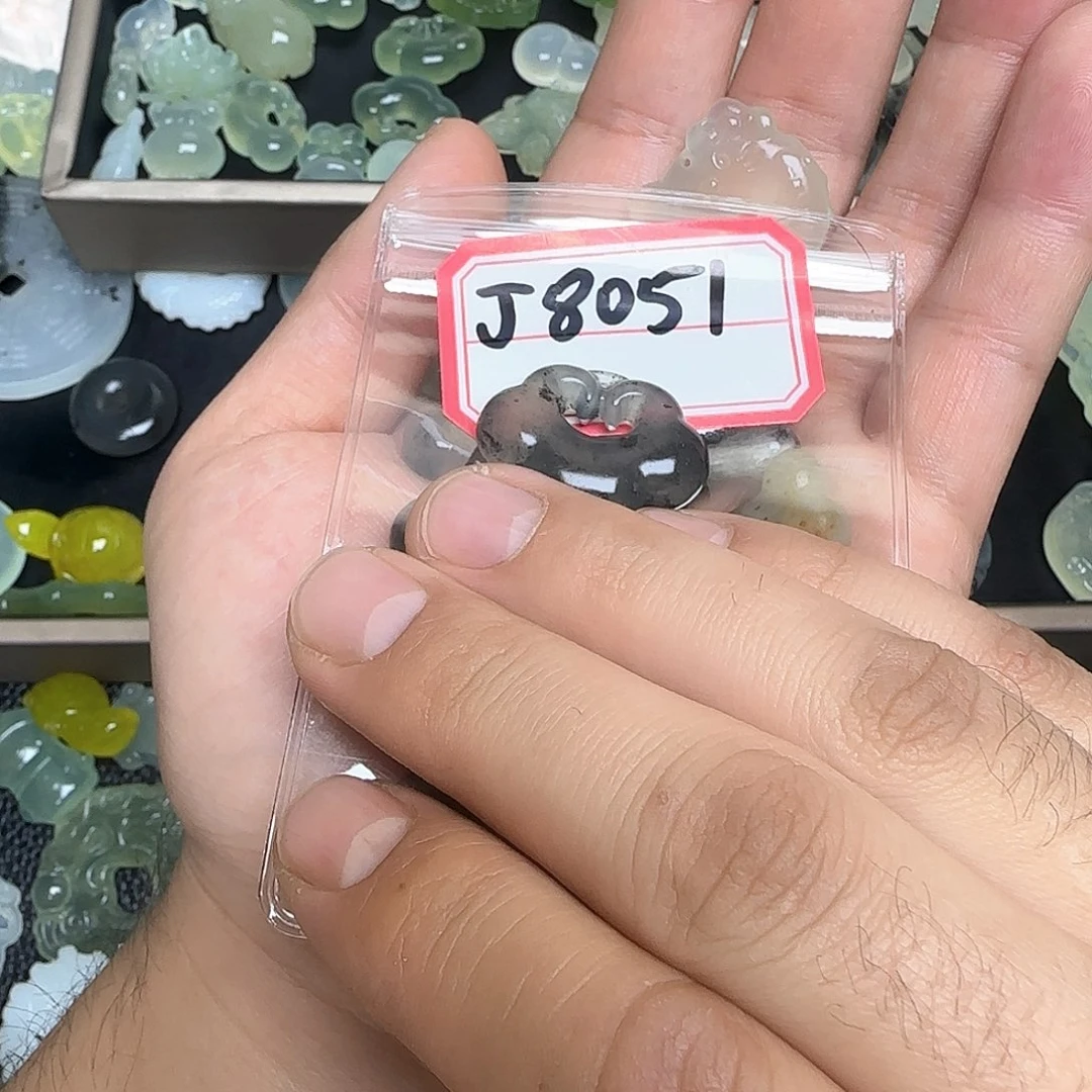 蛇纹石玉颈饰未镶嵌爆****苏