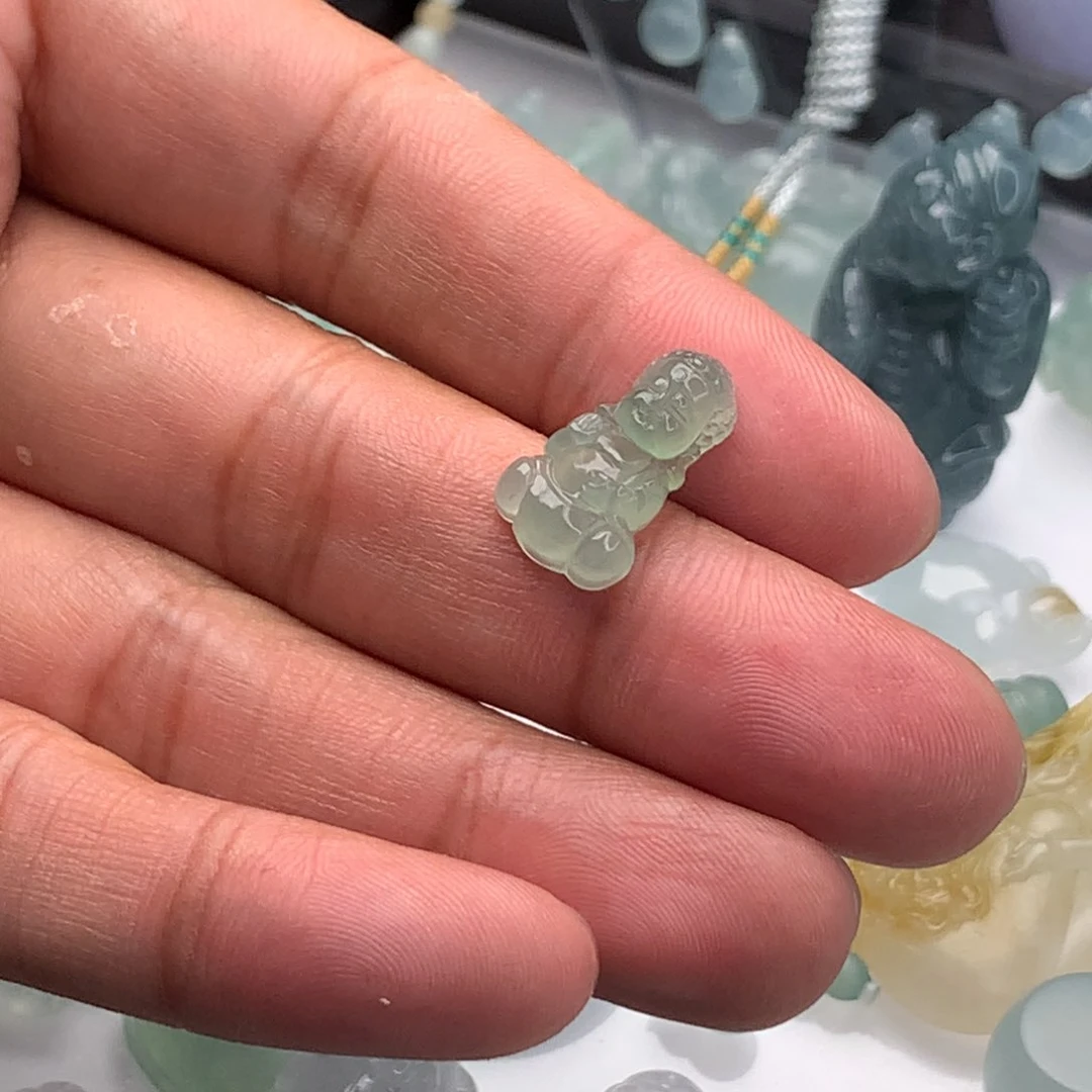 颈饰未镶嵌翡翠挂件