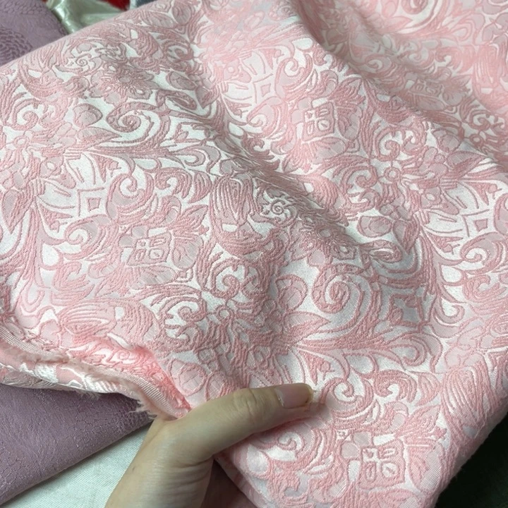 棉混纺粉色提花1.5米。