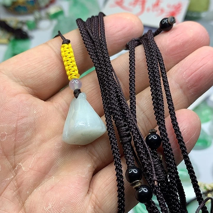 翡翠未镶嵌吊坠(赠链)爱****赢