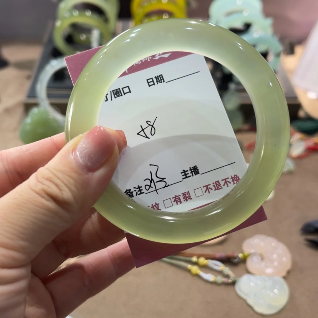 蛇纹石玉手镯未镶嵌难*曦