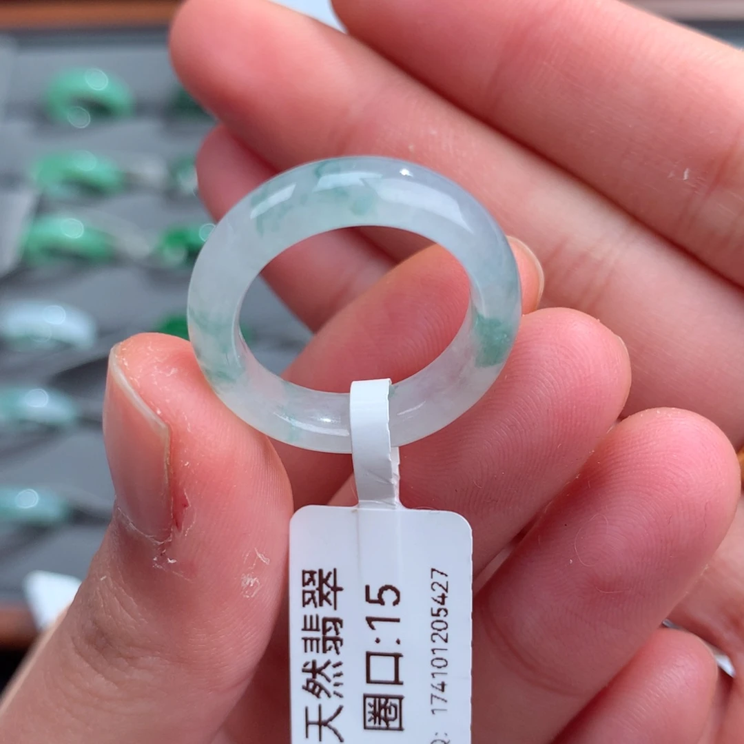 翡翠戒指未镶嵌咖***?天然