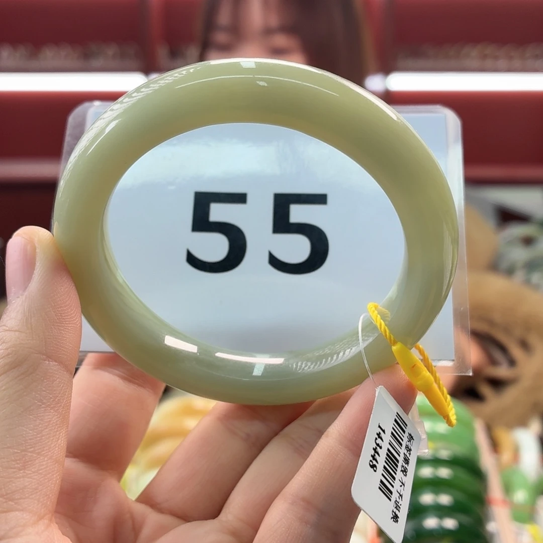 和田玉未镶嵌手镯微瑕