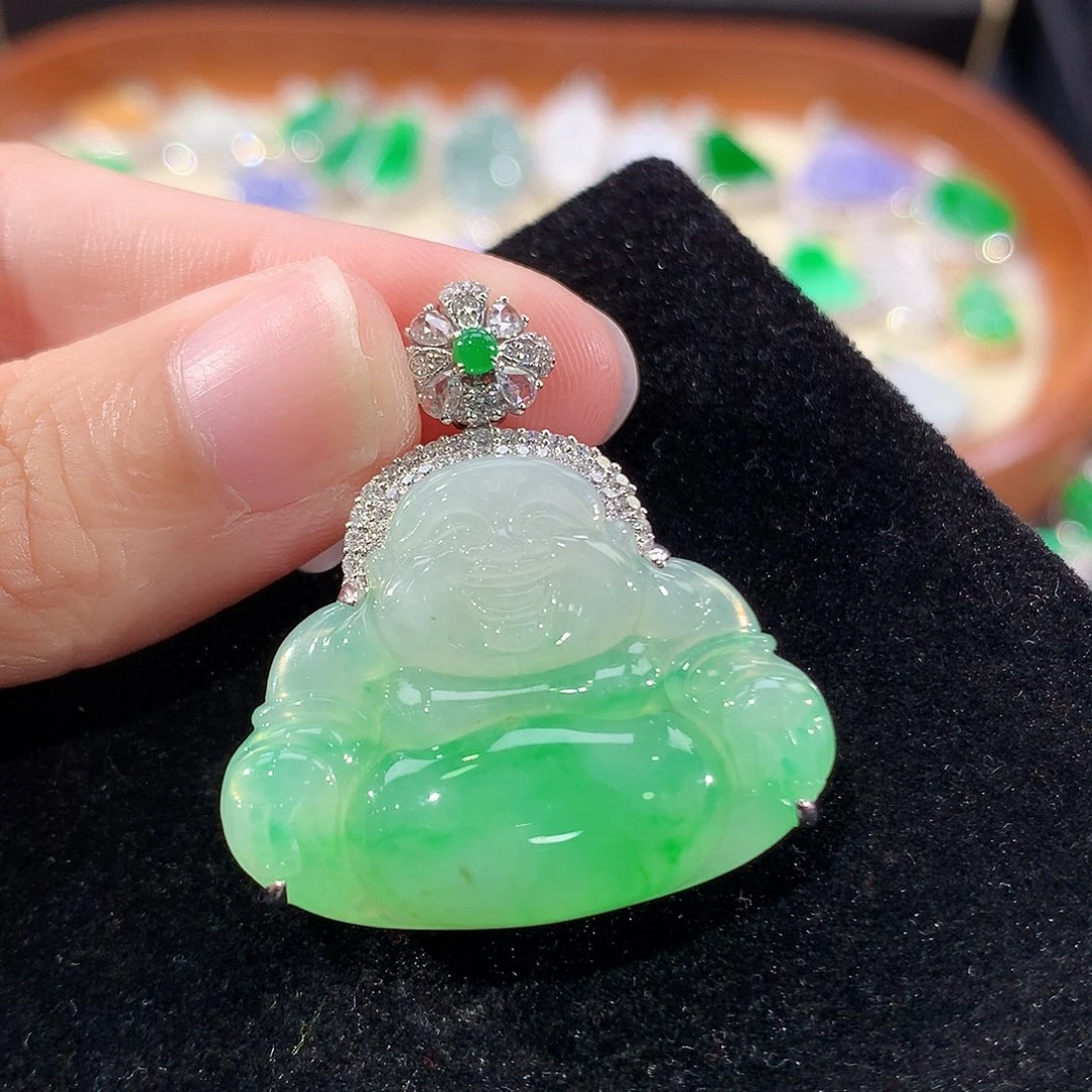 翡翠18K金镶嵌颈饰