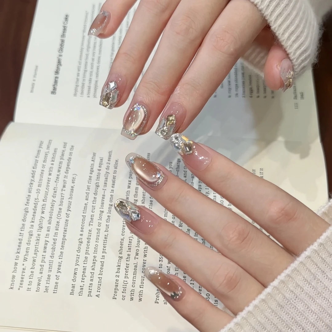 TUGE Nail “香槟摩卡”秋冬系猫眼带钻韩系温柔风穿戴甲梅梅