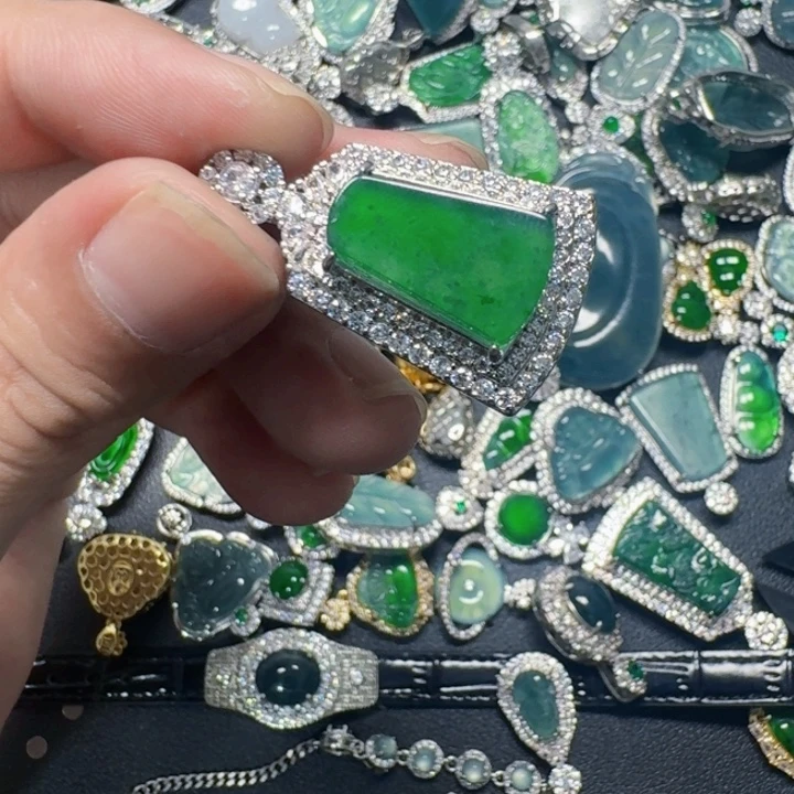 翡翠未镶嵌颈饰天然A货翡翠放漏