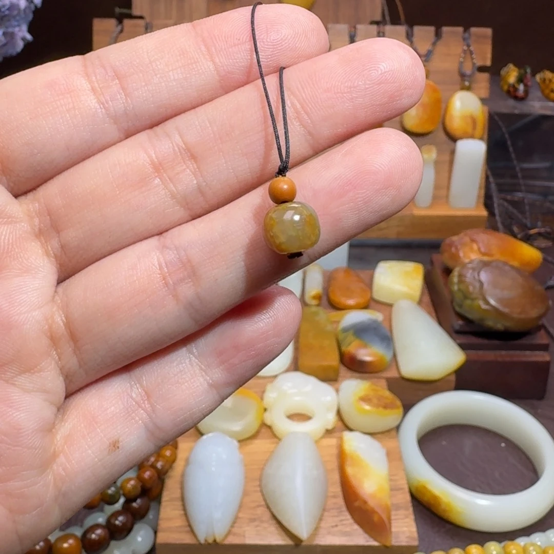 和田玉未镶嵌颈饰刚*哥