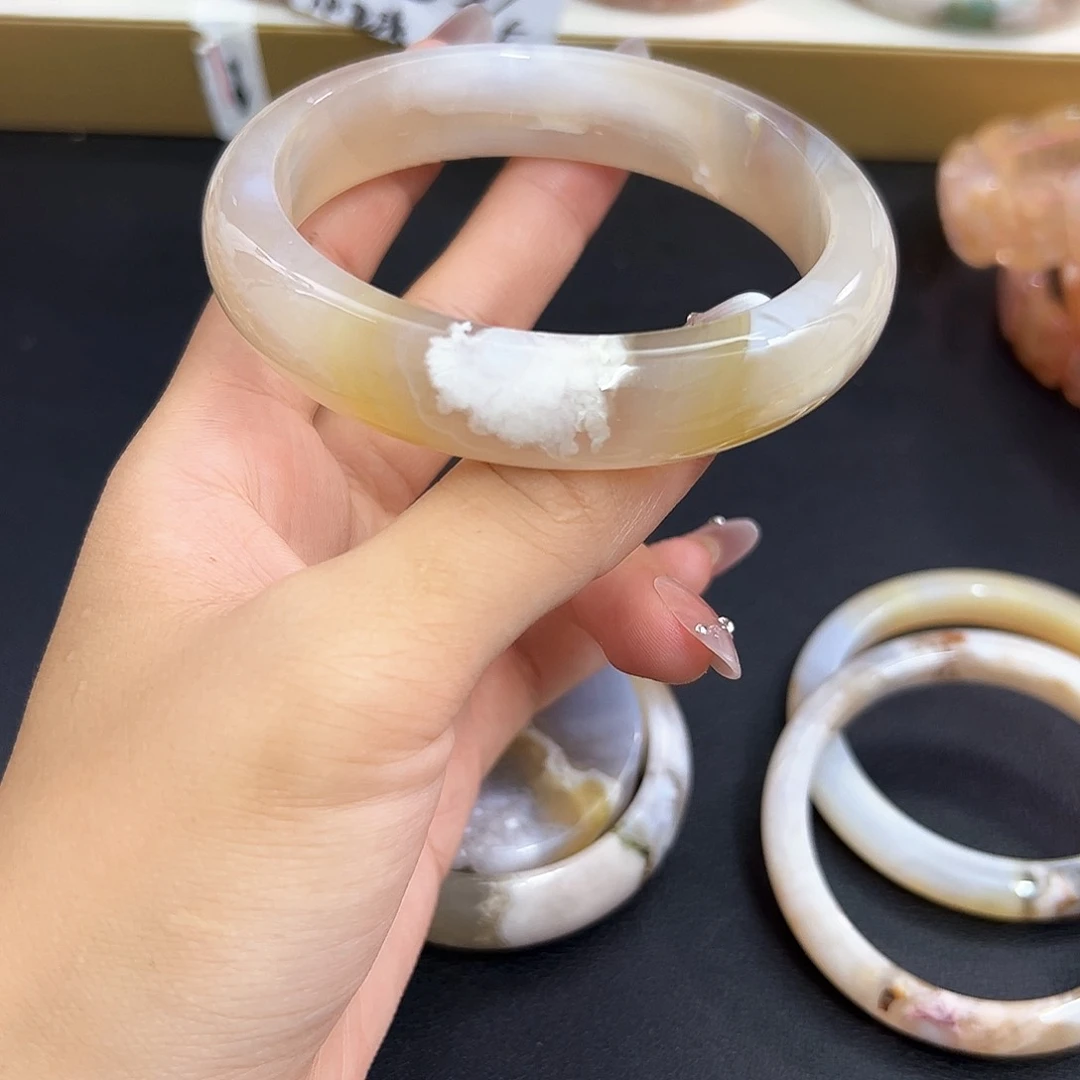 玛瑙/玉髓手镯未镶嵌65