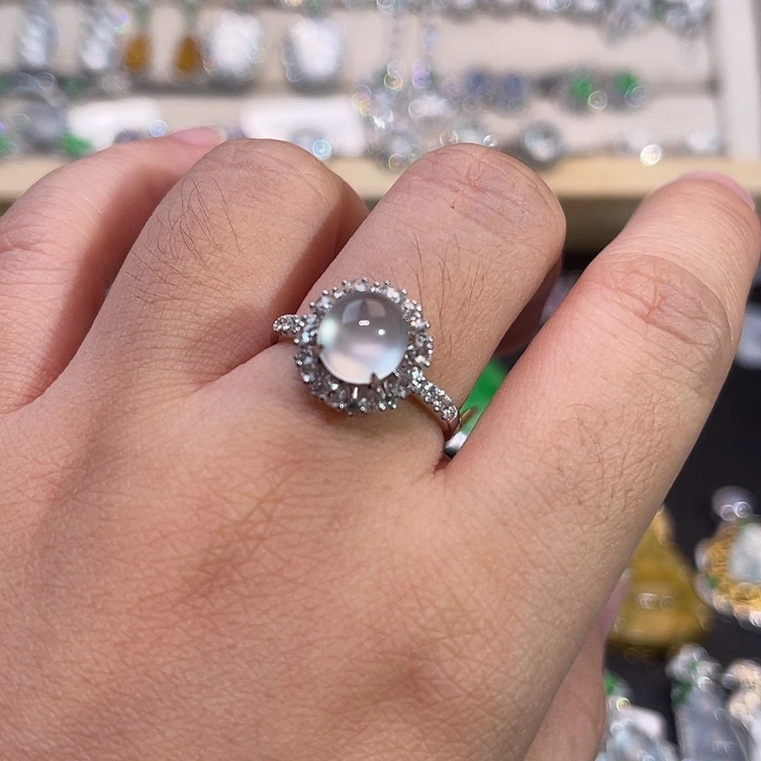 翡翠18K金镶嵌戒指玻璃种冰蛋