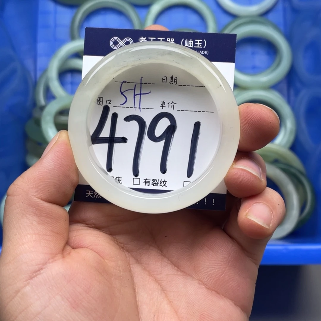 岫玉手镯手镯未镶嵌