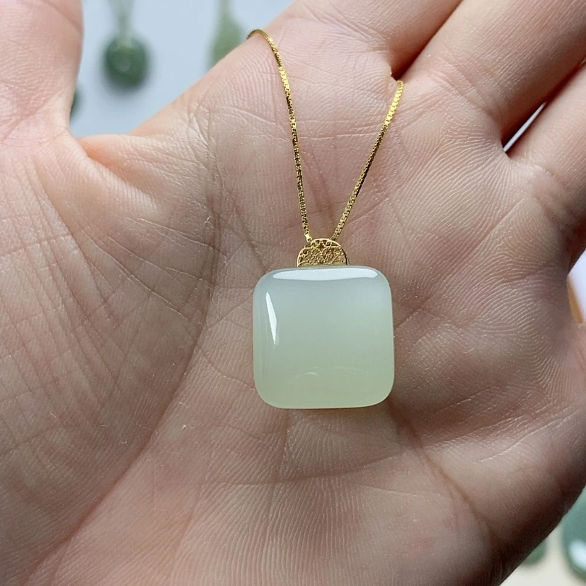 【闪购商品】颈饰18K金镶嵌和田玉?*蓝