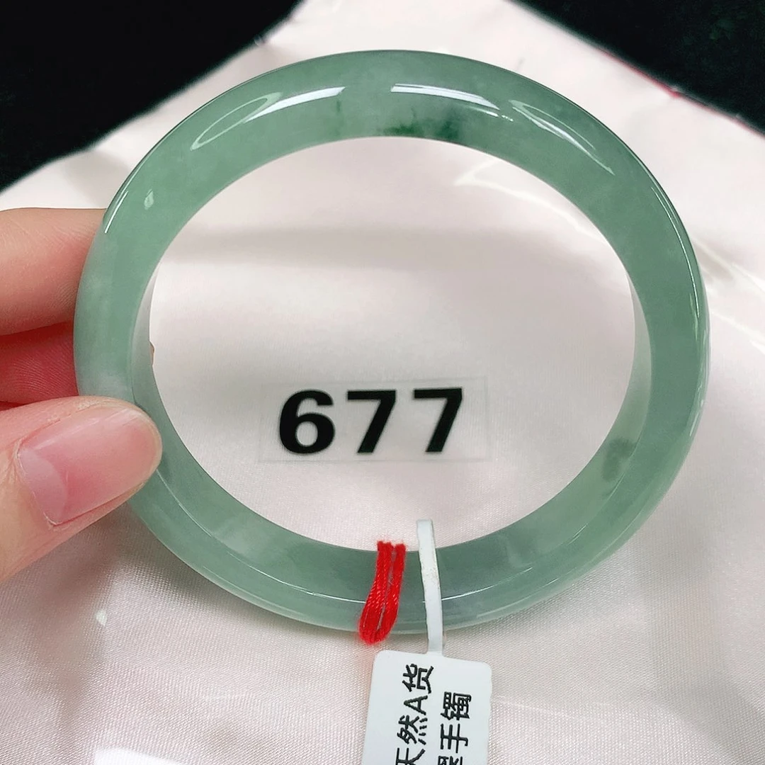 翡翠手镯未镶嵌翡翠手镯未镶嵌